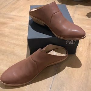 Eileen Fisher tan leather slides